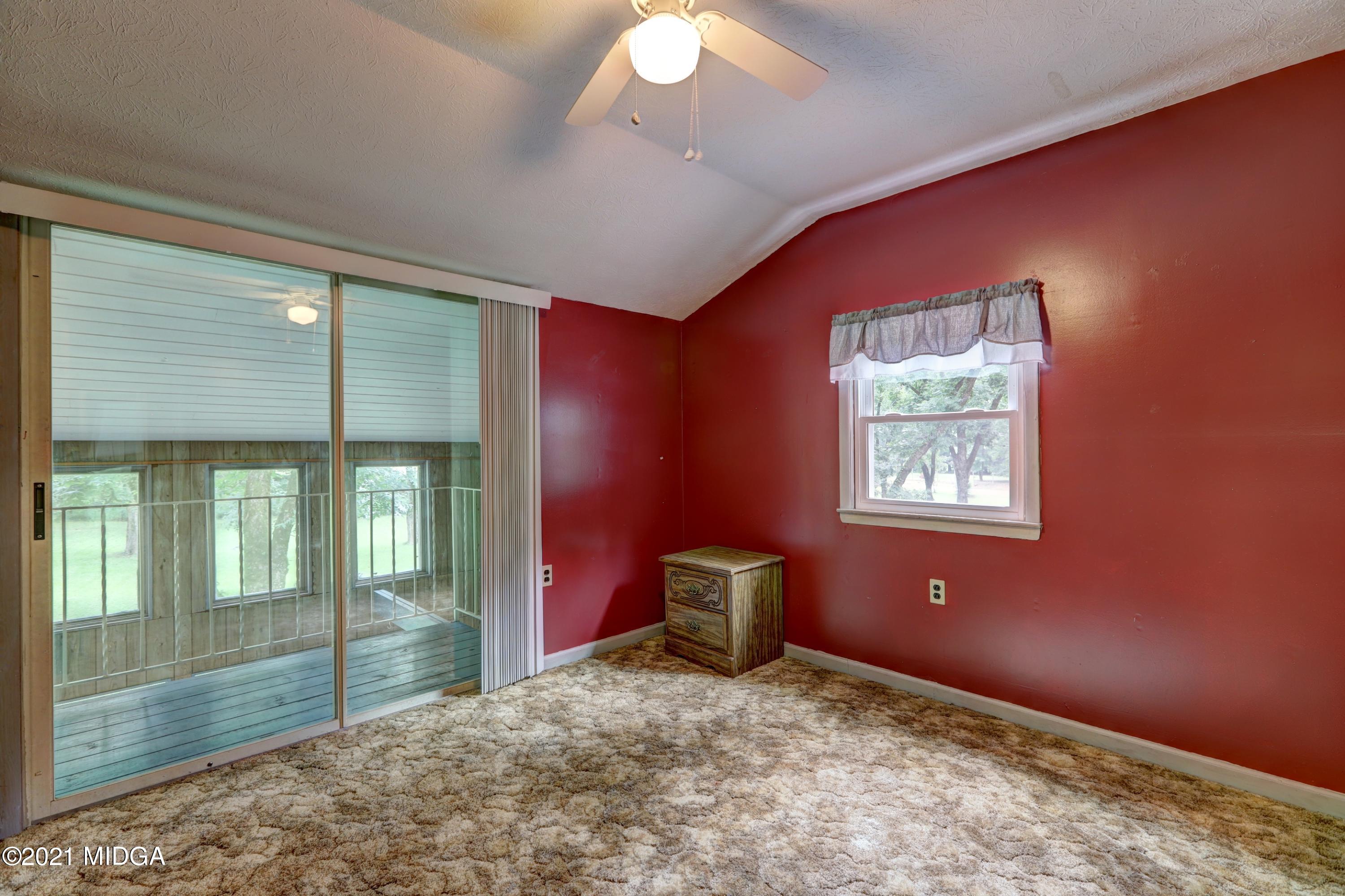 211 Silver Dollar Road Barnesville, GA 30204 - Photo 29 of 46 IMG_9645_6_7_8_9_Fusion-Interior