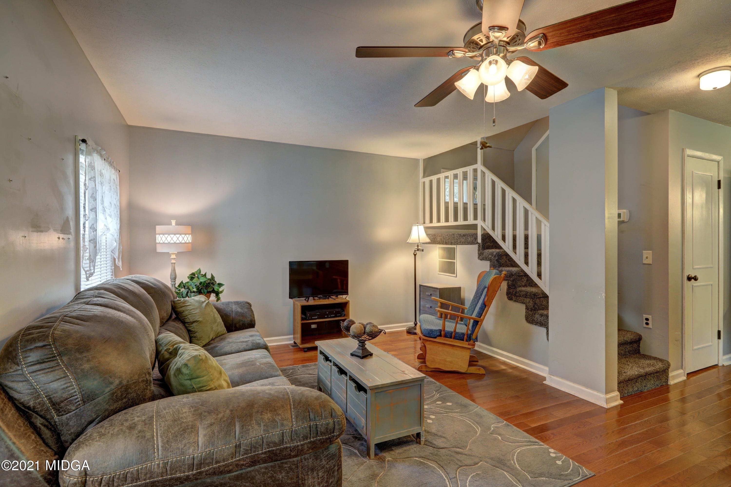211 Silver Dollar Road Barnesville, GA 30204 - Photo 8 of 46 IMG_9540_1_2_3_4_Fusion-Interior
