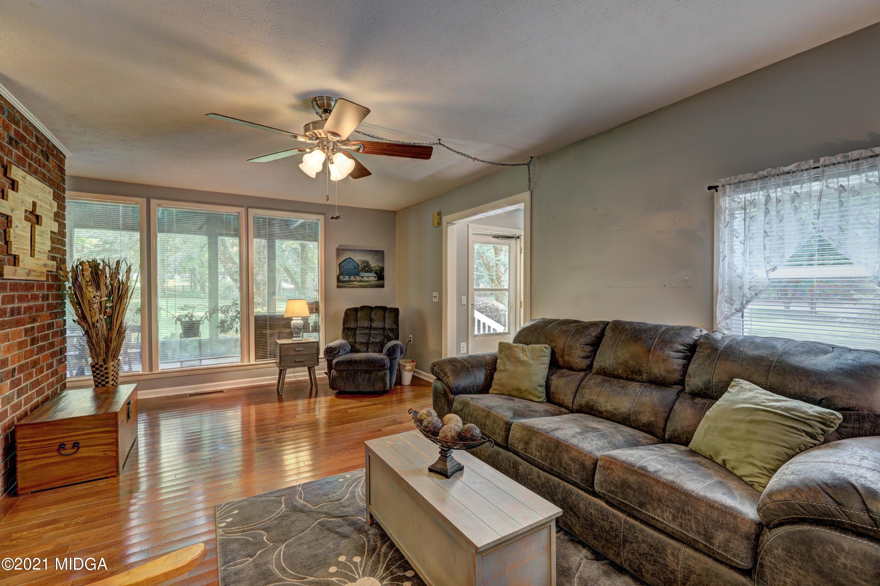 211 Silver Dollar Road Barnesville, GA 30204 - Photo 10 of 46 IMG_9550_1_2_3_4_Fusion-Interior