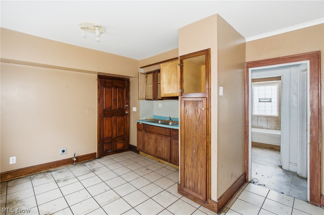 1867 Reyburn Road Cleveland, OH 44112 - Photo 15 of 49 Lower Unit