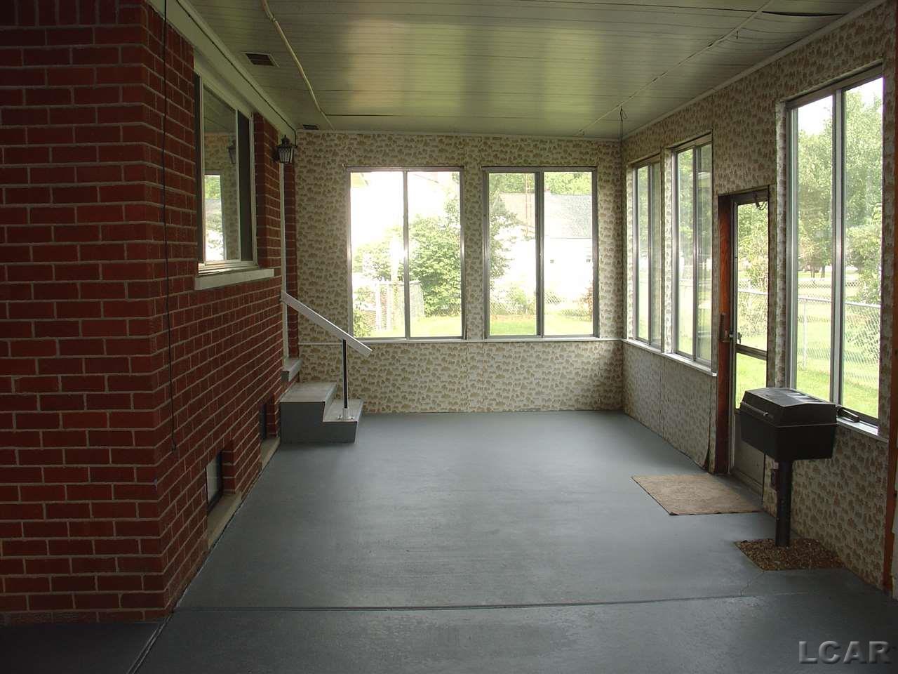 363 Rogers Road Adrian, MI 49221 - Photo 4 of 15 31251417-3.JPG
