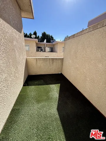 $3,850 | 10215 Variel Avenue, Unit 25, Chatsworth, CA 91311