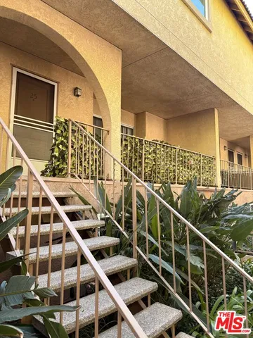 $3,850 | 10215 Variel Avenue, Unit 25, Chatsworth, CA 91311