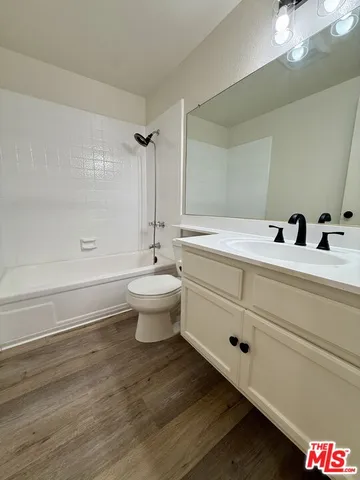 $3,850 | 10215 Variel Avenue, Unit 25, Chatsworth, CA 91311