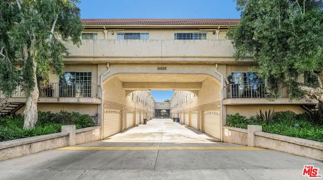 $3,850 | 10215 Variel Avenue, Unit 25, Chatsworth, CA 91311
