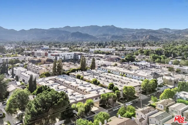 $3,850 | 10215 Variel Avenue, Unit 25, Chatsworth, CA 91311