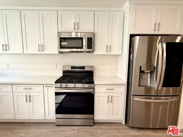 $3,850 | 10215 Variel Avenue, Unit 25, Chatsworth, CA 91311