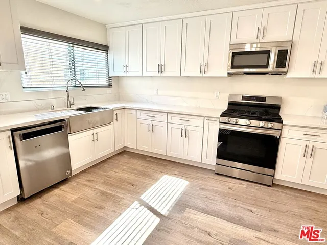 $3,850 | 10215 Variel Avenue, Unit 25, Chatsworth, CA 91311