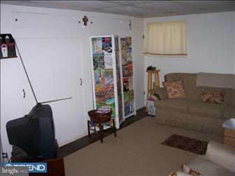 809 Scotia Road Philadelphia, PA 19128 - Photo 5 of 6 Family Room