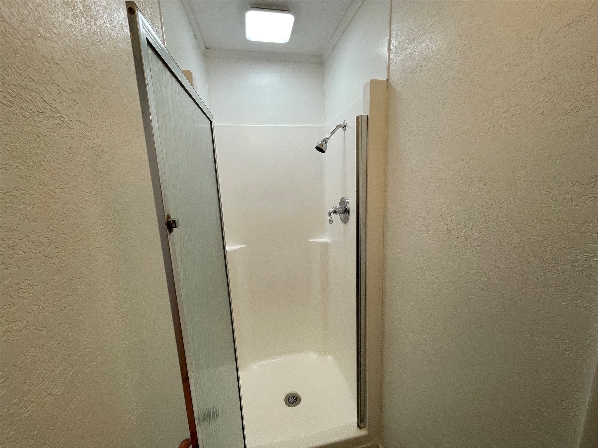 19439 Keenan Cut Off Road Montgomery, TX 77316 - Photo 32 of 39 a bathroom with a glass shower door