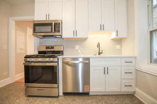 $1,795 | 6418 North Richmond Street, Unit 2A, Chicago, IL 60645