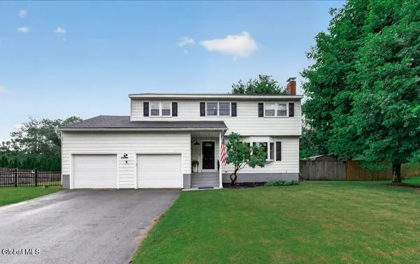 $599,000 | 6 Bunker Hill Drive, Saratoga Springs, NY 12866