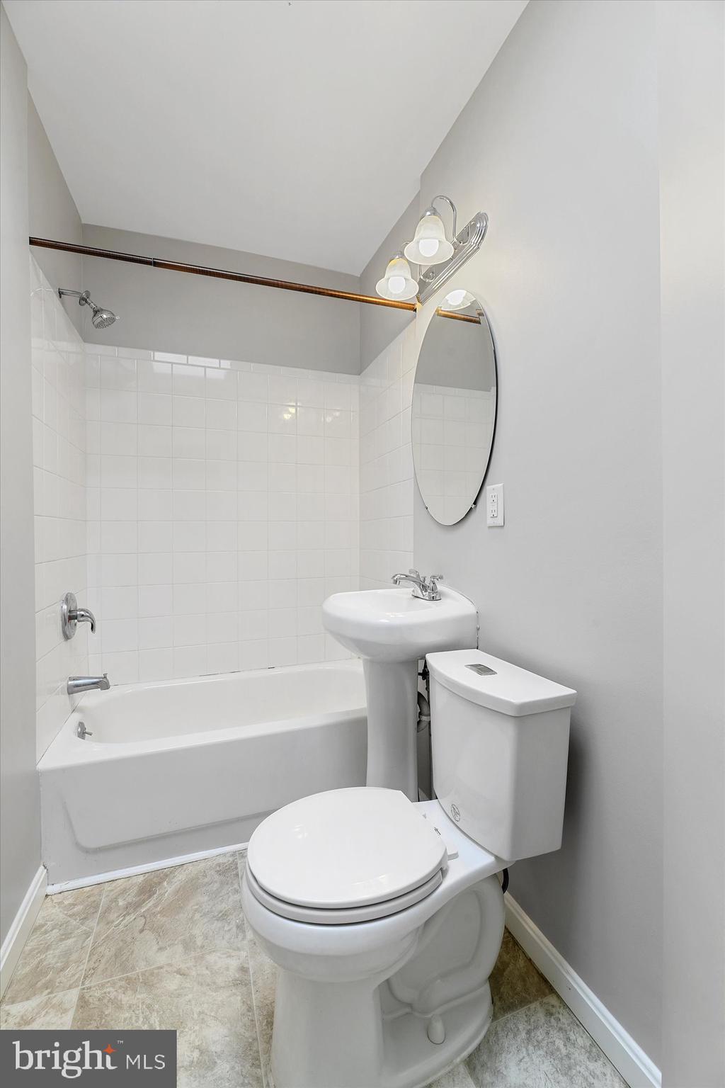3660 Keswick Road Baltimore, MD 21211 - Photo 13 of 23 Full bathroom on upper level