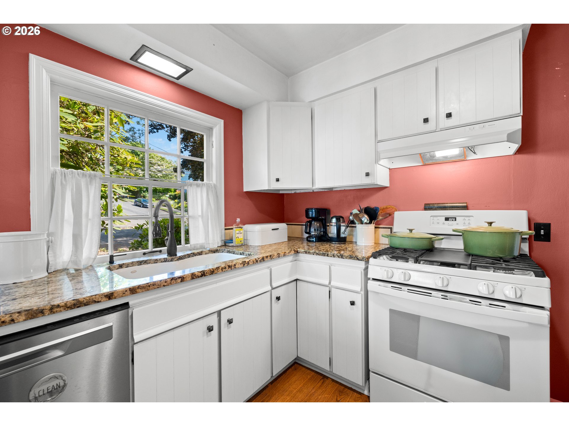 7939 Southwest 11th Avenue Portland, OR 97219 - Photo 15 of 45
