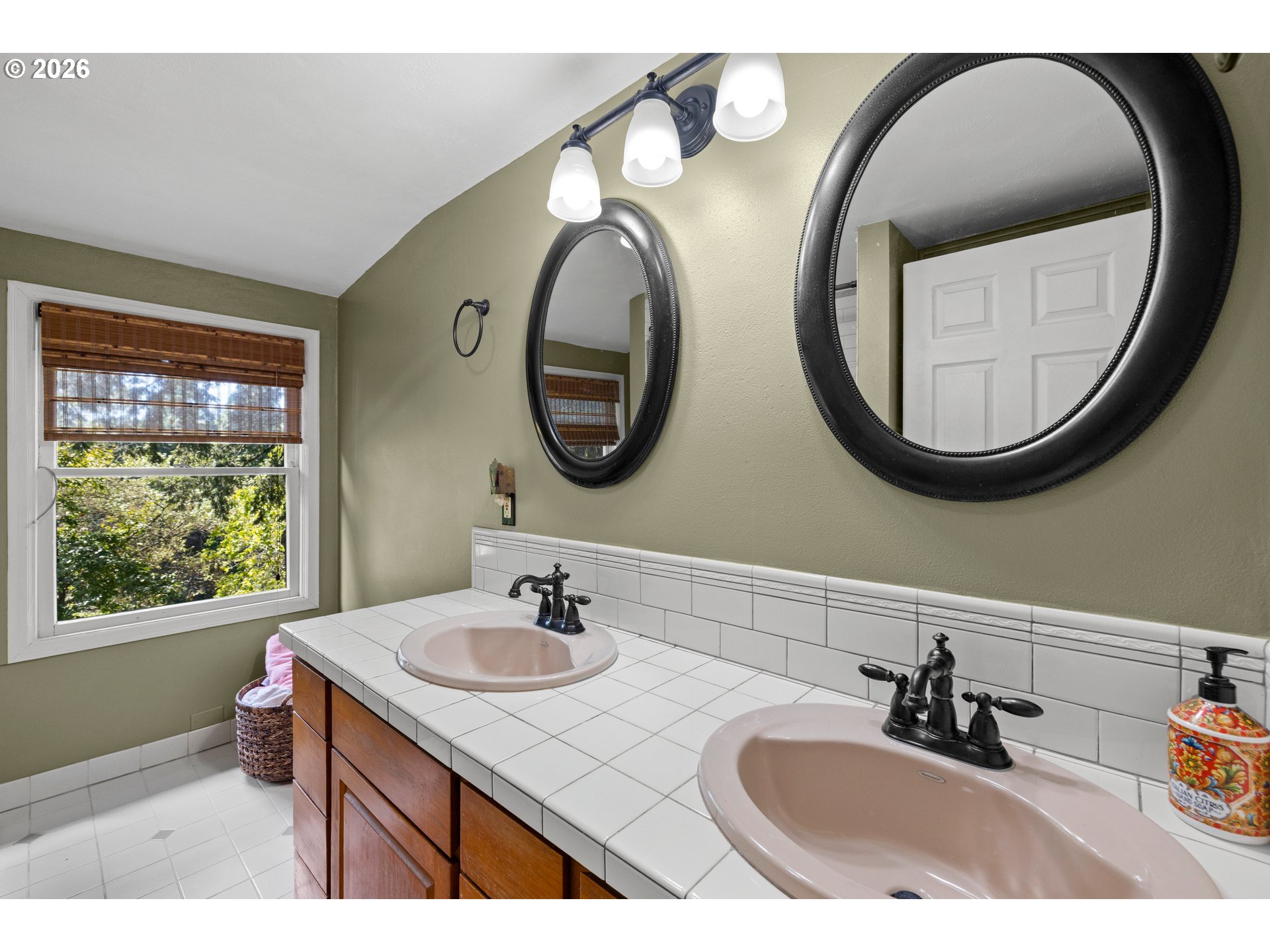 7939 Southwest 11th Avenue Portland, OR 97219 - Photo 25 of 45 Bathroom