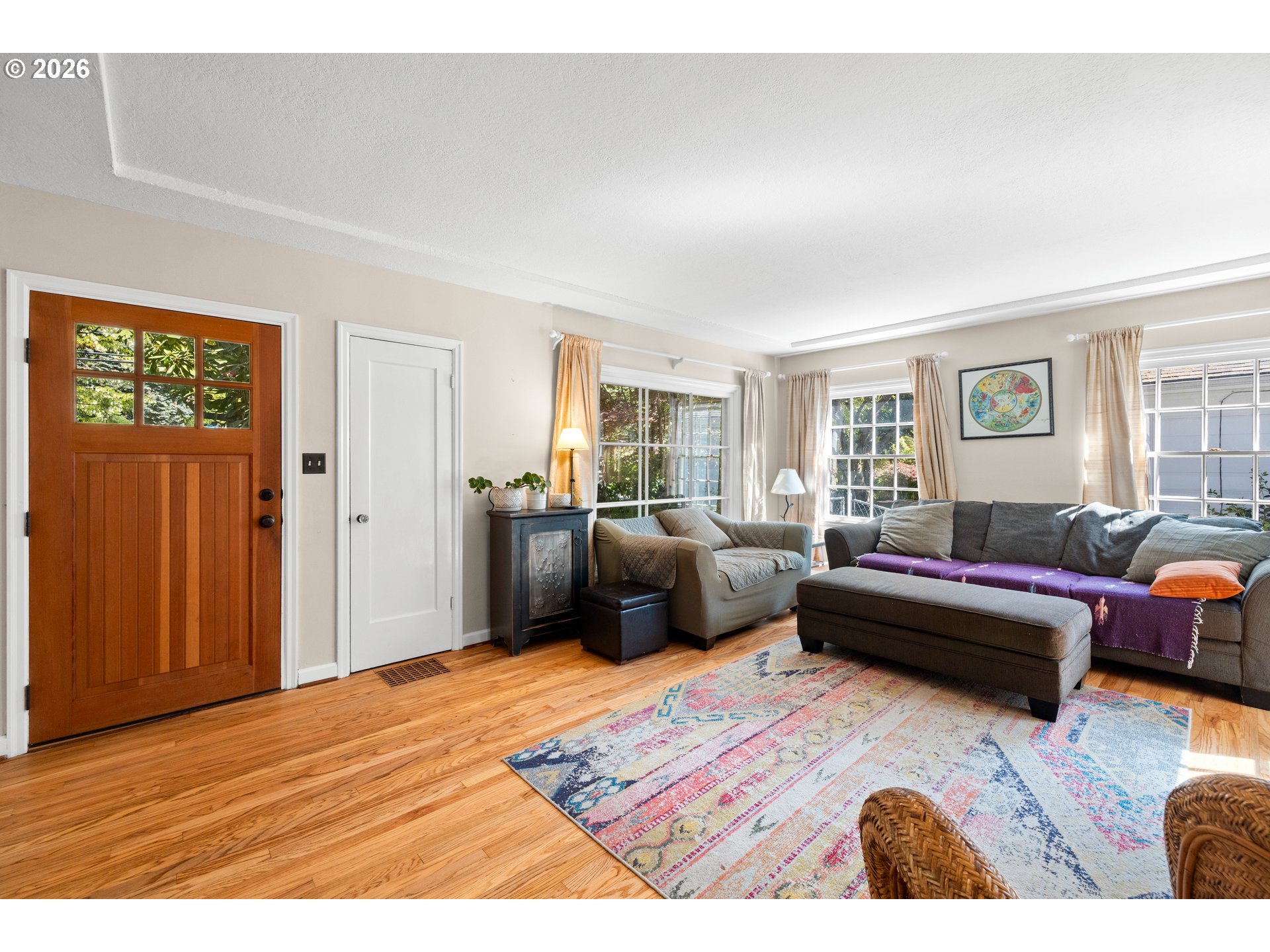 7939 Southwest 11th Avenue Portland, OR 97219 - Photo 5 of 45 Living Room