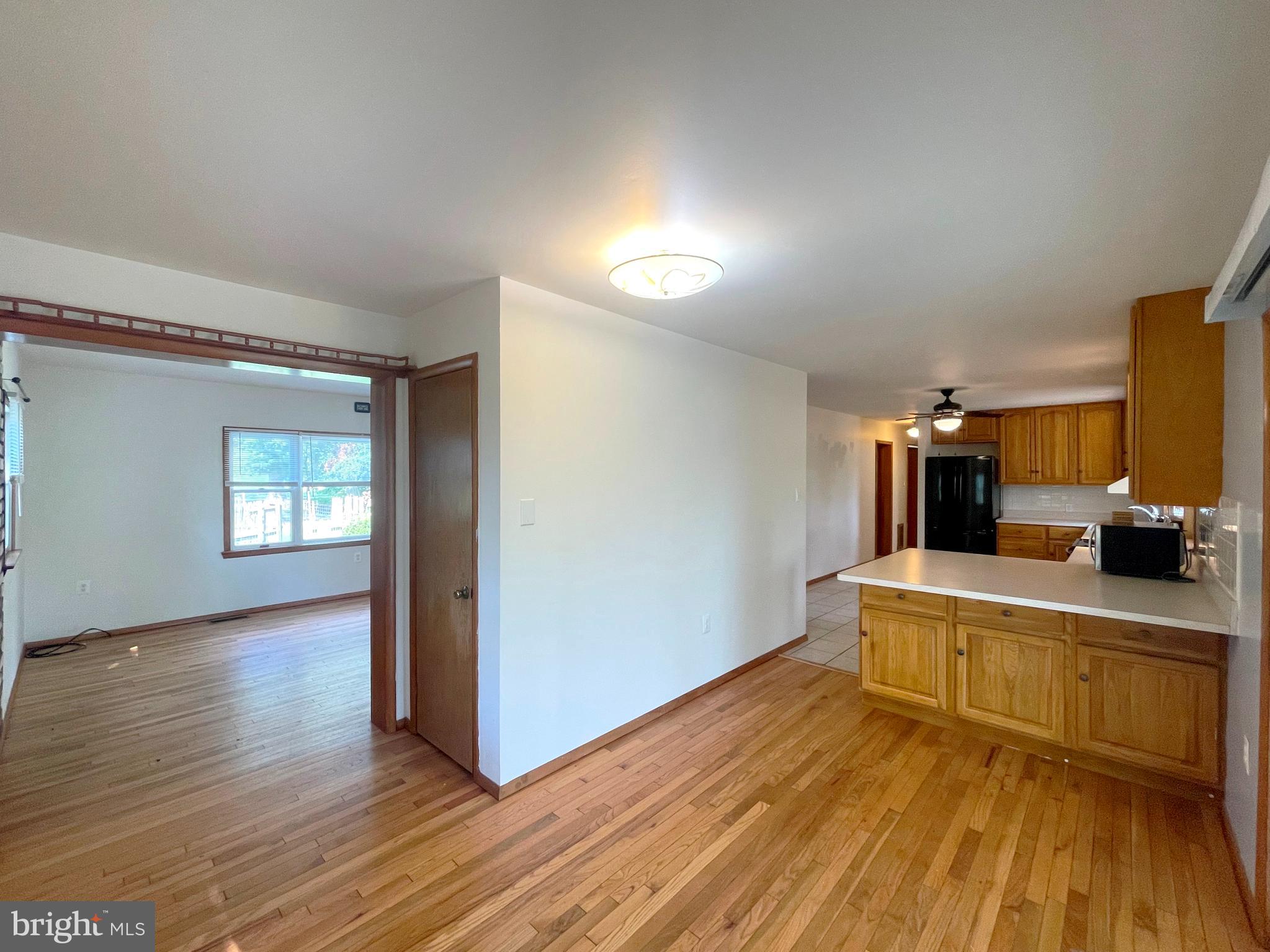 5472 Sixes Road Prince Frederick, MD 20678 - Photo 12 of 37 Dining area / Living room
