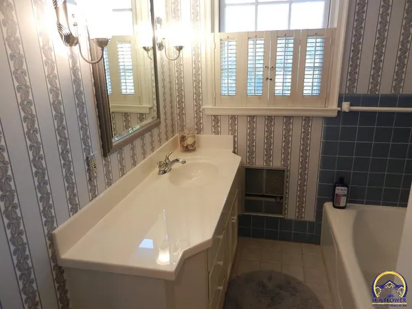 $320,000 | 2761 Southwest Plass Avenue, Topeka, KS 66611