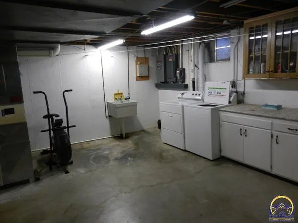 $320,000 | 2761 Southwest Plass Avenue, Topeka, KS 66611
