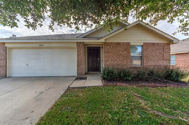 $1,995 | 12629 Azure Heights Place, Rhome, TX 76078
