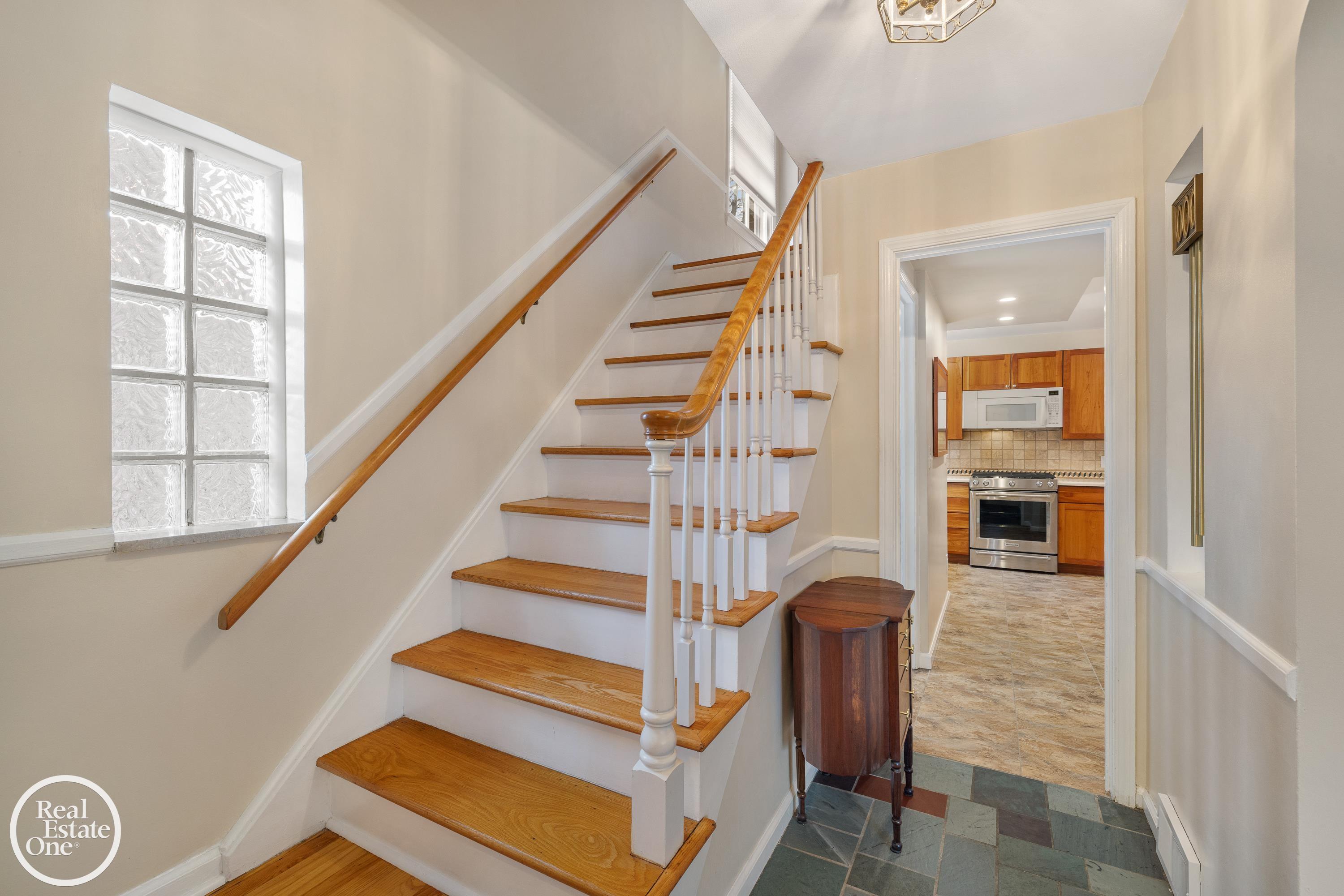 1623 Severn Road Grosse Pointe, MI 48236 - Photo 35 of 68 50202314-d33c8820-346f-43a3-a9a4-25bf93c4556b.JPG