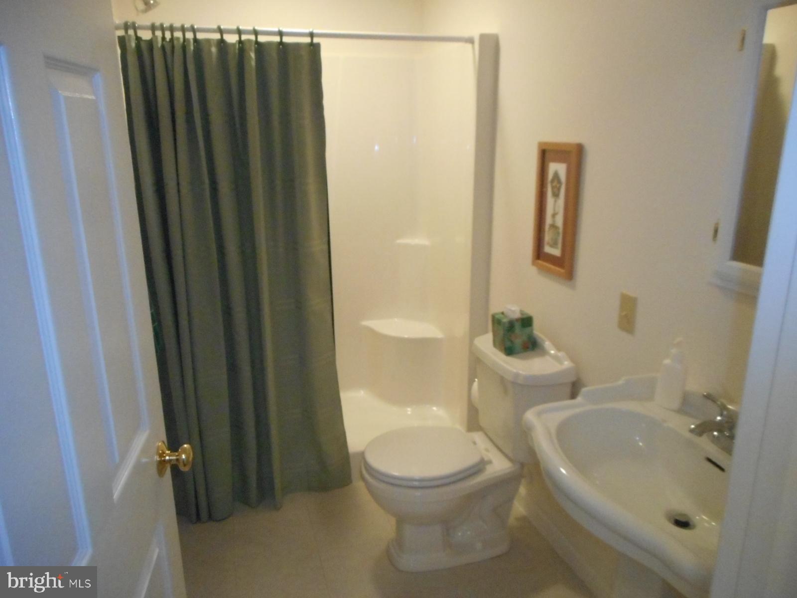 106 Russelcroft Road Winchester, VA 22601 - Photo 30 of 32 Full bathroom beside bedroom #5 area
