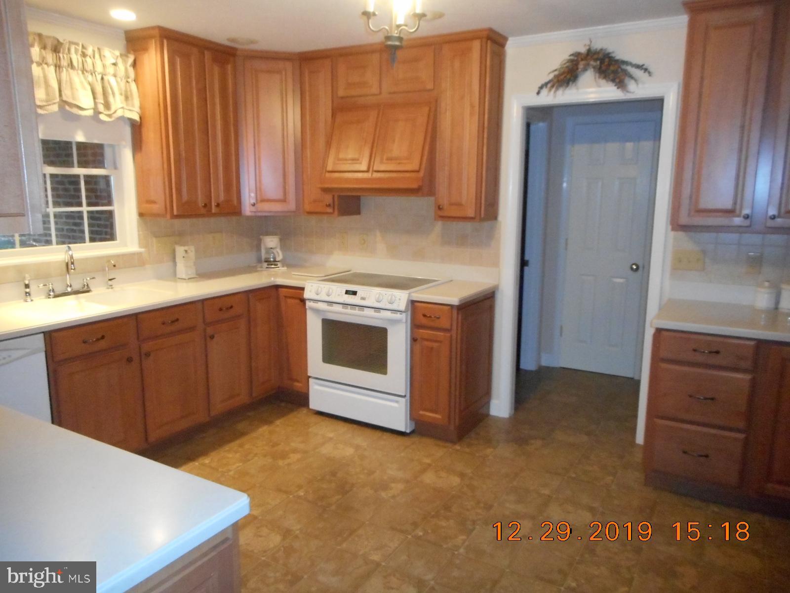 106 Russelcroft Road Winchester, VA 22601 - Photo 8 of 32 Kitchen