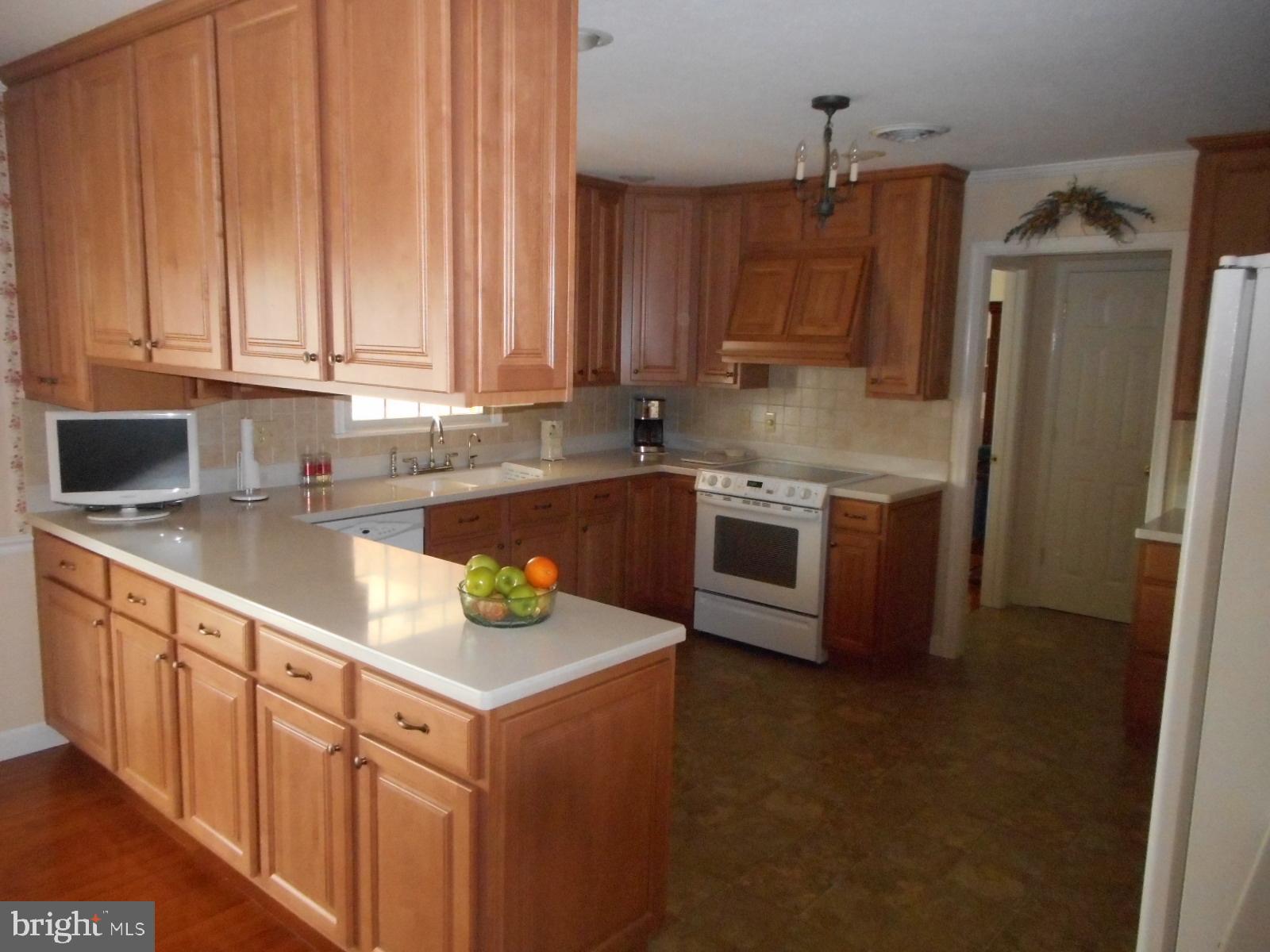 106 Russelcroft Road Winchester, VA 22601 - Photo 9 of 32 Kitchen