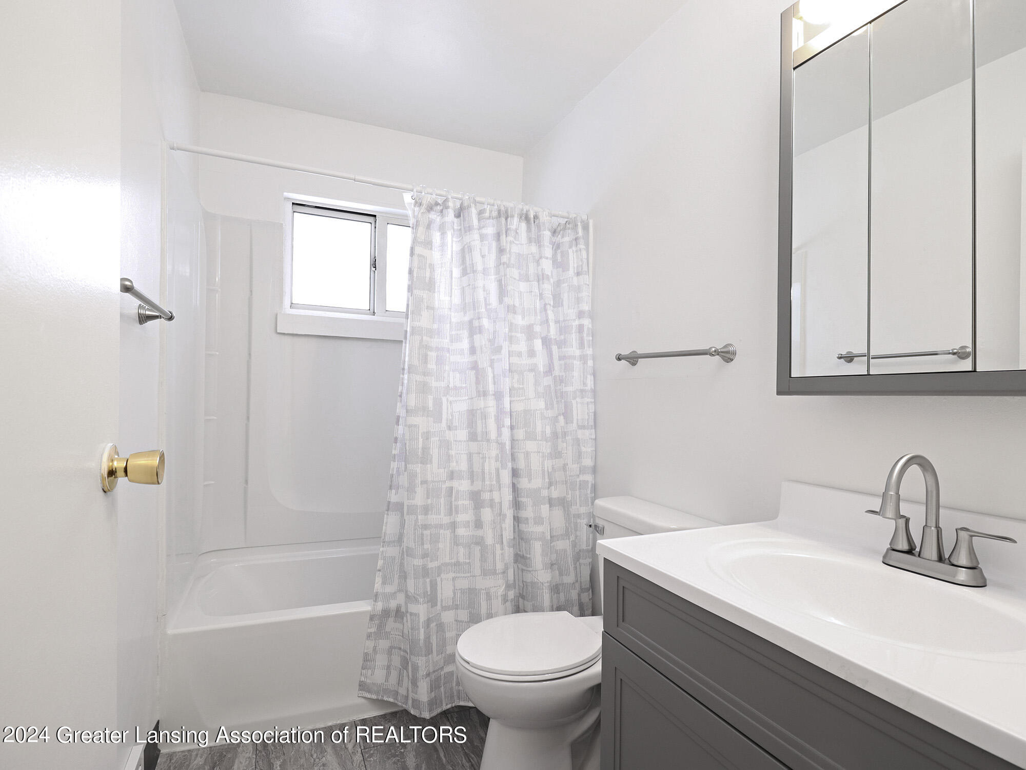 3312 West Jolly Road Lansing, MI 48911 - Photo 14 of 27 6Bath1