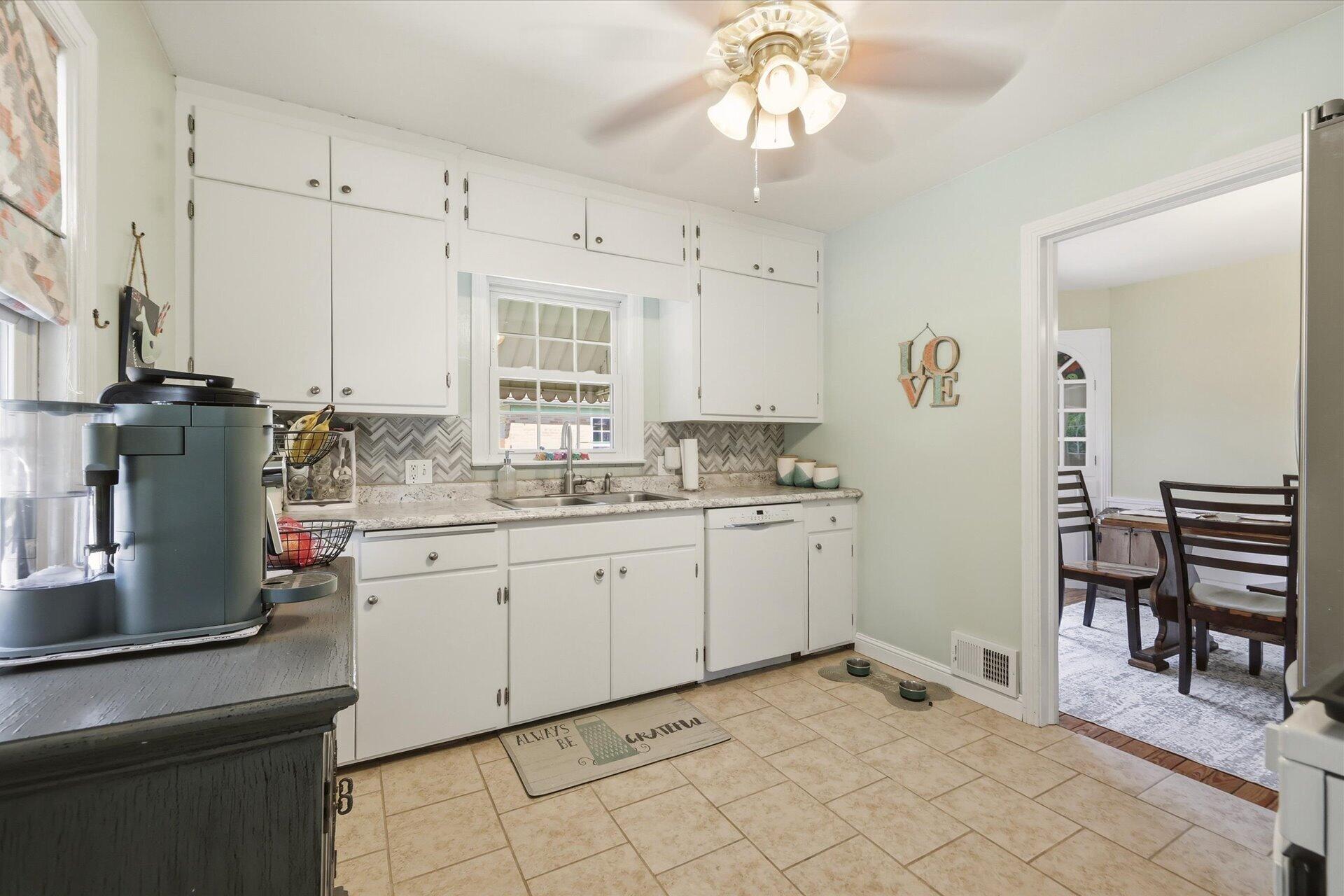 1036 Russet Street Racine, WI 53405 - Photo 10 of 25 Kitchen