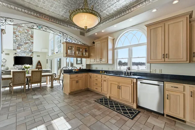 $999,900 | 82 EMS B6C Lane, Leesburg, IN 46538