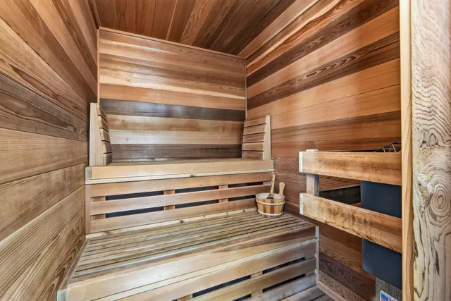 $999,900 | 82 EMS B6C Lane, Leesburg, IN 46538