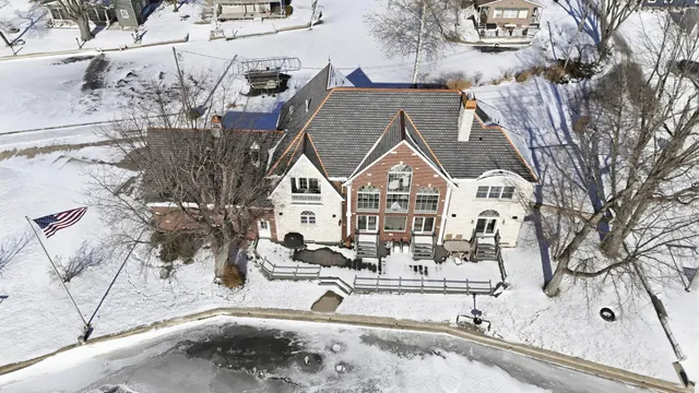 $999,900 | 82 EMS B6C Lane, Leesburg, IN 46538