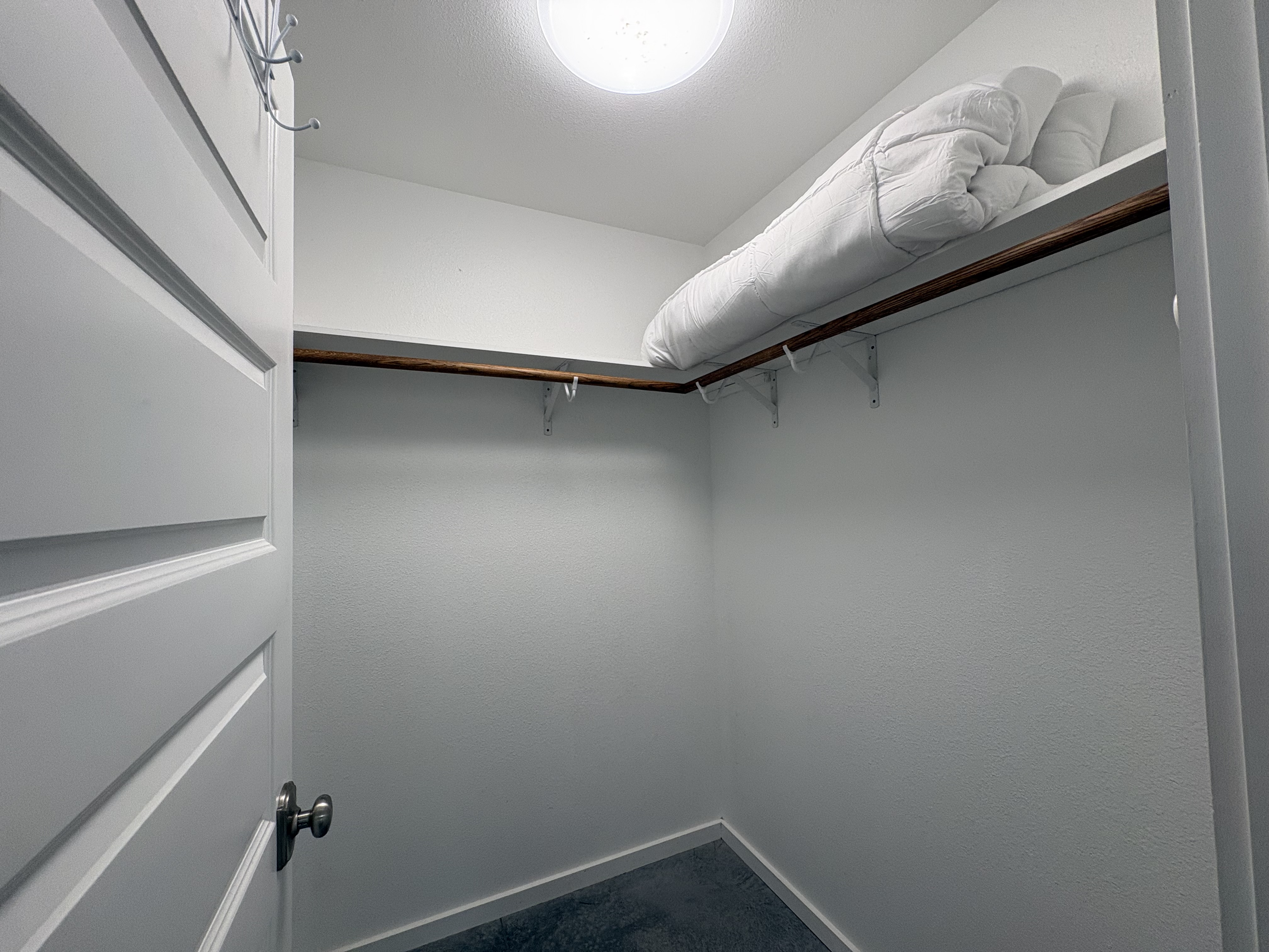 11-3083 Kaleponi Road Mountain View, HI 96771 - Photo 17 of 28 a close view of closet