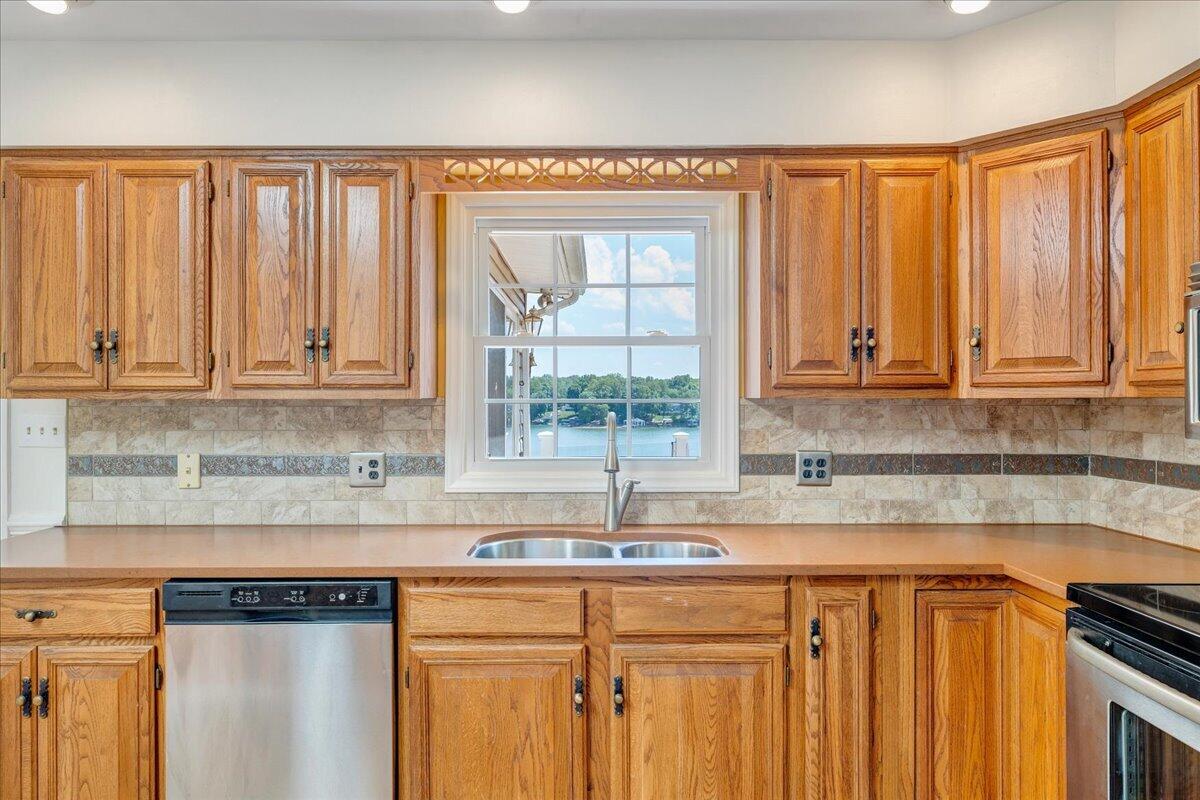 3222 Lakewood Forest Road Moneta, VA 24121 - Photo 21 of 97 21-MIB09771