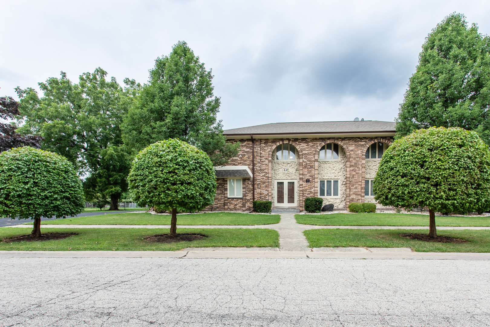 700 Marcella Road Des Plaines, IL 60016 - Photo 1 of 38
