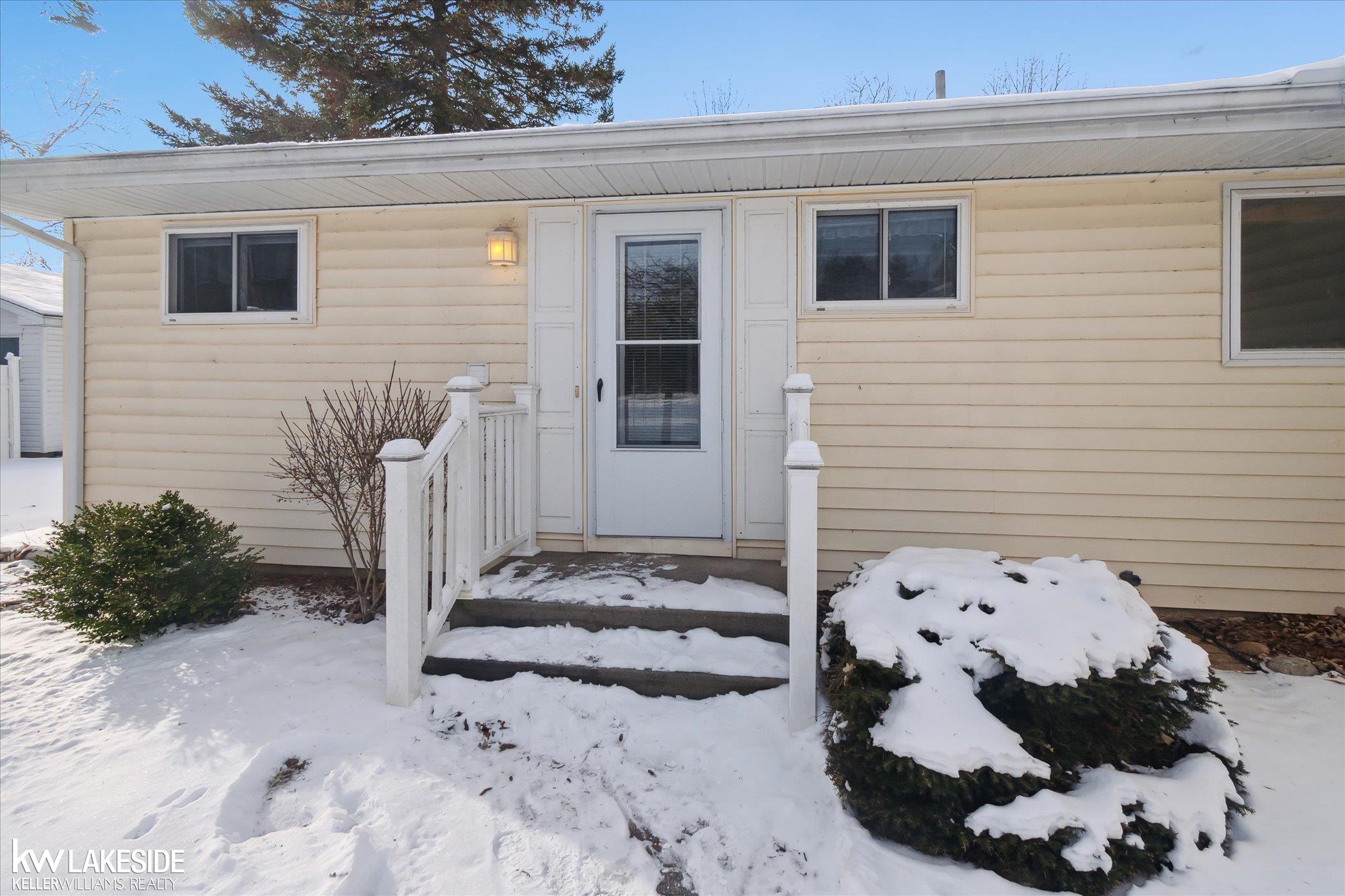 4654 Oak Road West Branch, MI 48661 - Photo 4 of 47 50164638-baf357c0-ff40-4b98-affb-baf5e982aa93.JPG