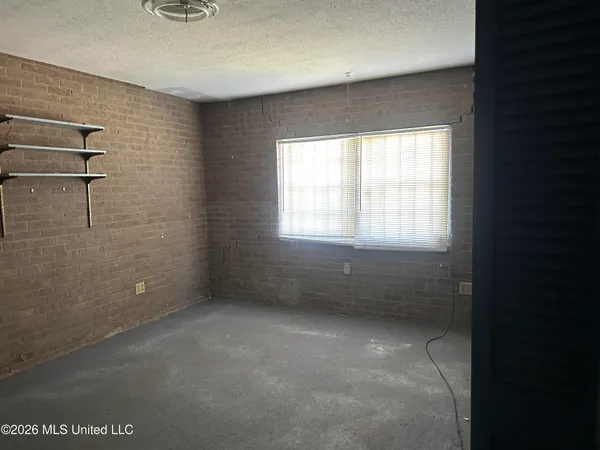 $95,000 | 927 Royal Oak Drive, Jackson, MS 39209