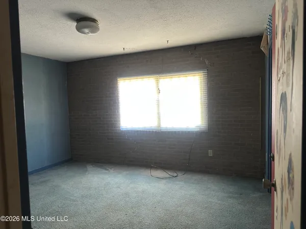 $95,000 | 927 Royal Oak Drive, Jackson, MS 39209