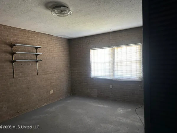 $95,000 | 927 Royal Oak Drive, Jackson, MS 39209