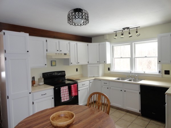 260 South Row Road Townsend, MA 01469 - Photo 4 of 27
