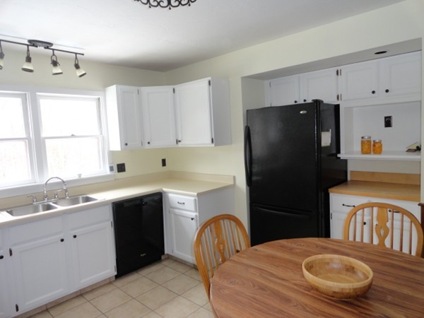 260 South Row Road Townsend, MA 01469 - Photo 5 of 27