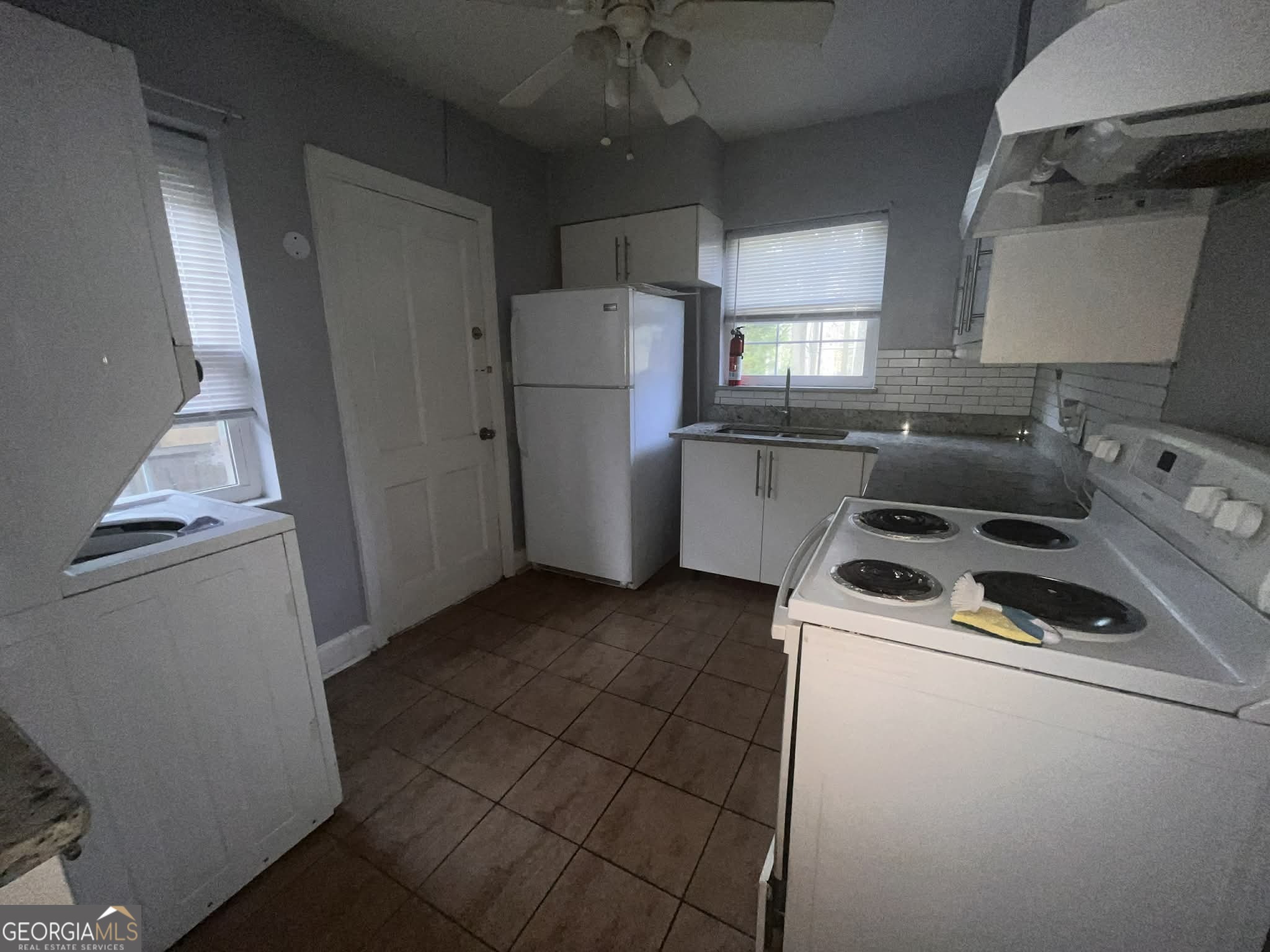 1067 Boulevard Macon, GA 31211 - Photo 5 of 7 a kitchen with a refrigerator a washer and dryer