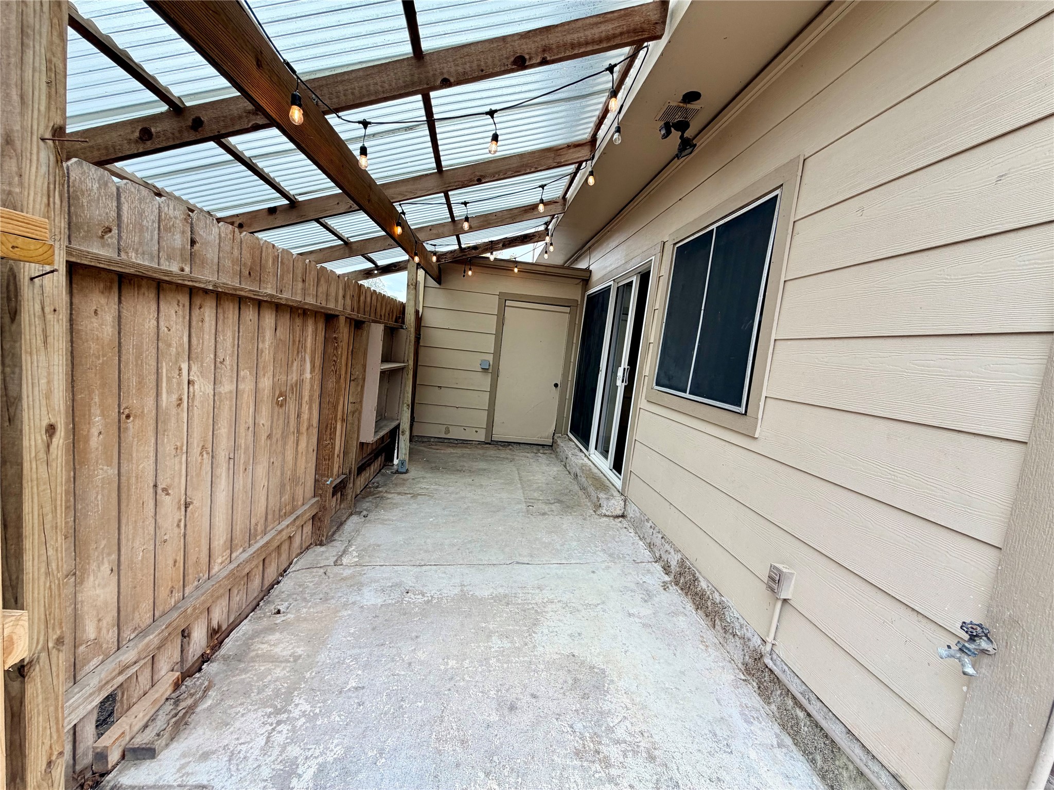 811 Threadneedle Street, Unit 267 Houston, TX 77079 - Photo 21 of 21 a view of a garage