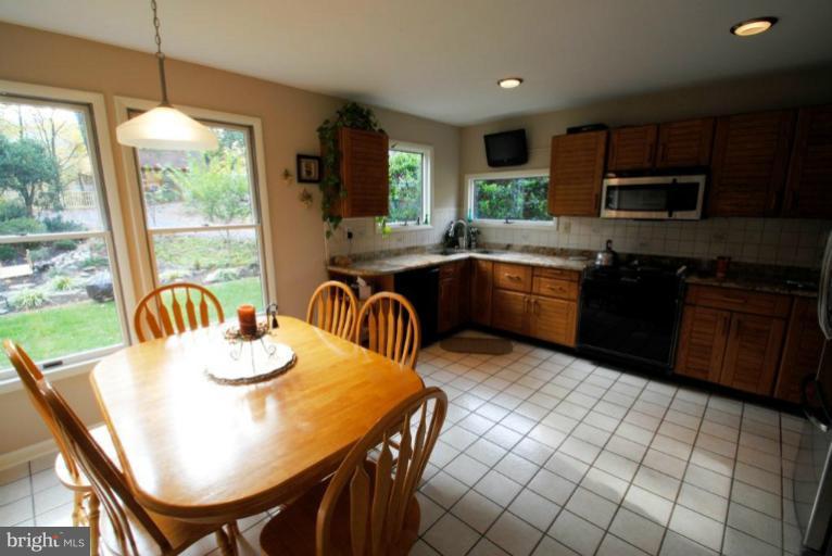 196 Old River Road Arnold, MD 21012 - Photo 8 of 30 Kitchen
