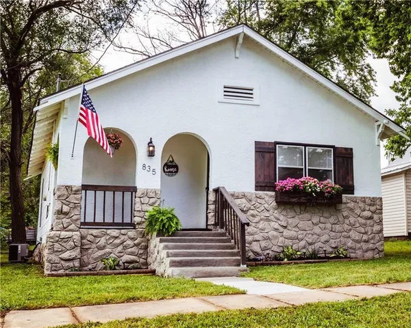 $1,200 | 835 Brown Avenue, Osawatomie, KS 66064