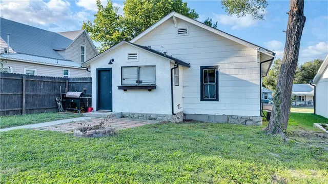 $1,200 | 835 Brown Avenue, Osawatomie, KS 66064