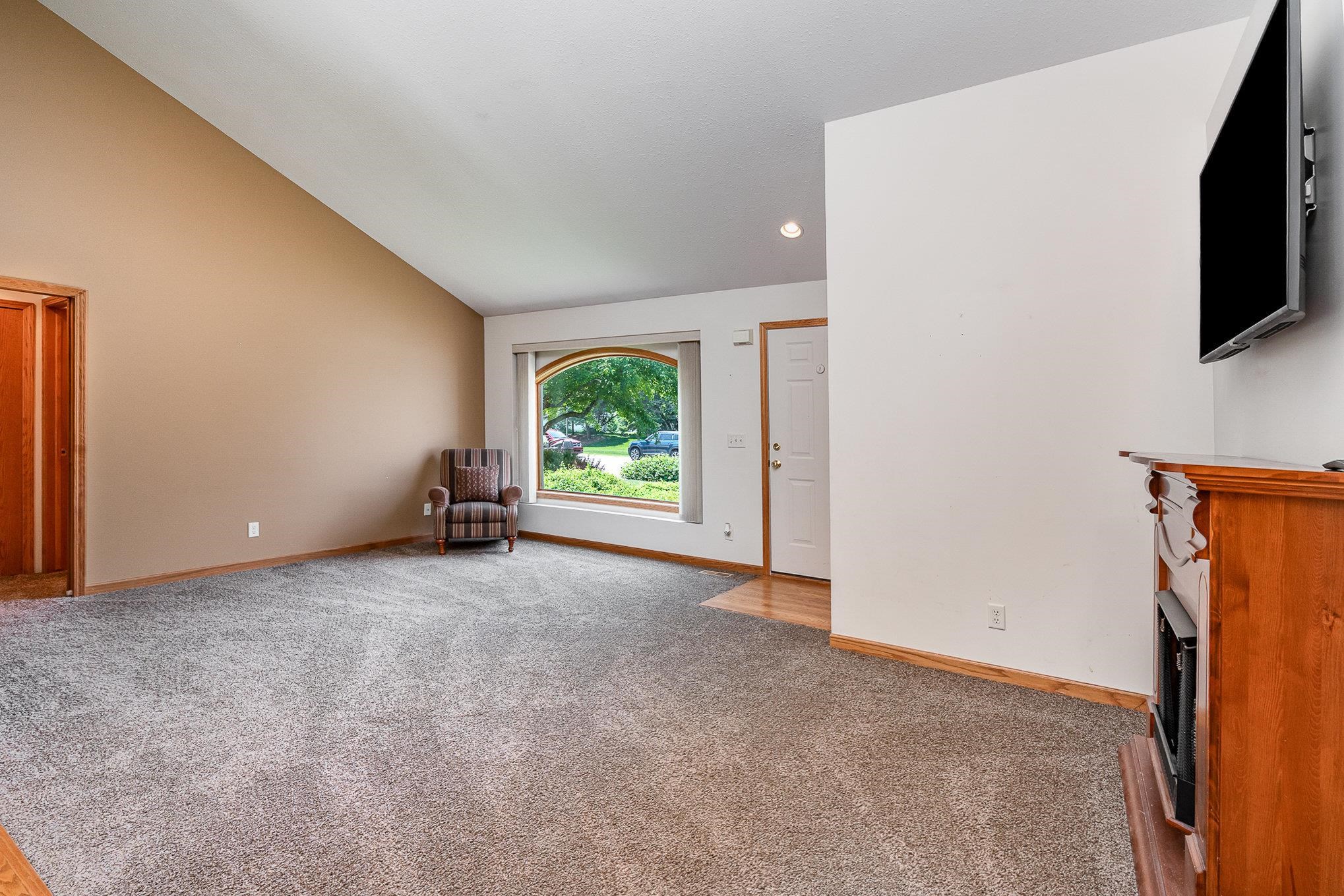 810 Nature's Ridge Lane Bay City, MI 48708 - Photo 3 of 25