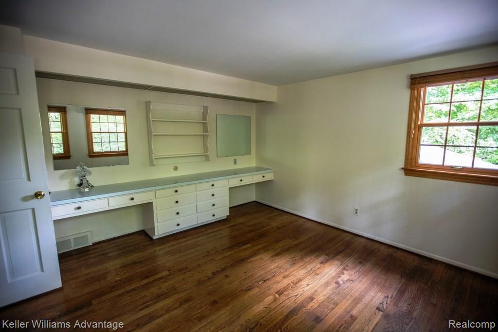 34411 Quaker Valley Road Farmington, MI 48331 - Photo 26 of 38 010A0422.jpg