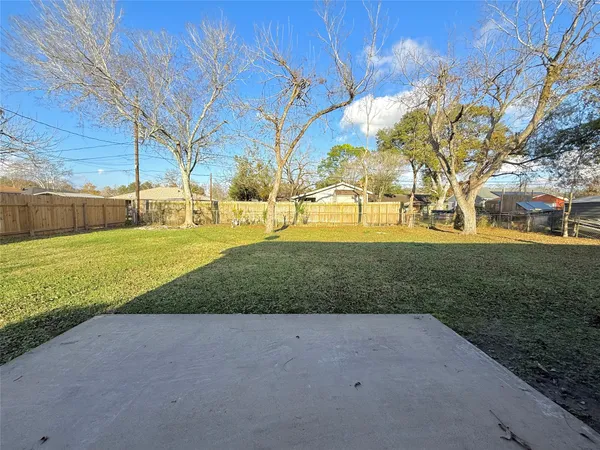 $195,000 | 1415 Avenue C, Danbury, TX 77534